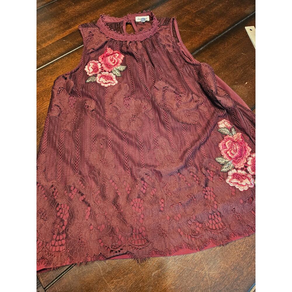 Skyler and Jade size L burgandy sleeveless top with lace and floral embroidery